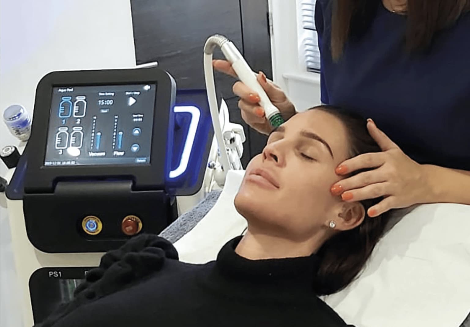 A client enjoying the HydrO2 Brightening Express facial at The Zen Den, using advanced technology to refresh and hydrate the skin.