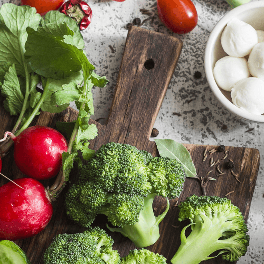 Fresh vegetables, avocado, and healthy ingredients on a rustic board, representing Zen Nutrition monthly talks at The Zen Den in Glasgow.